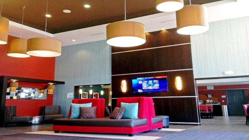 Holiday Inn Express Bakersfield 3