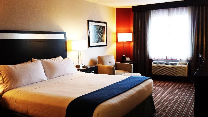 Holiday Inn Express Bakersfield 4