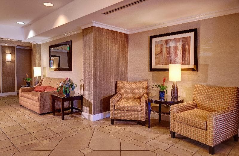 Holiday Inn Express & Suites San Diego-Sorrento Valley 4