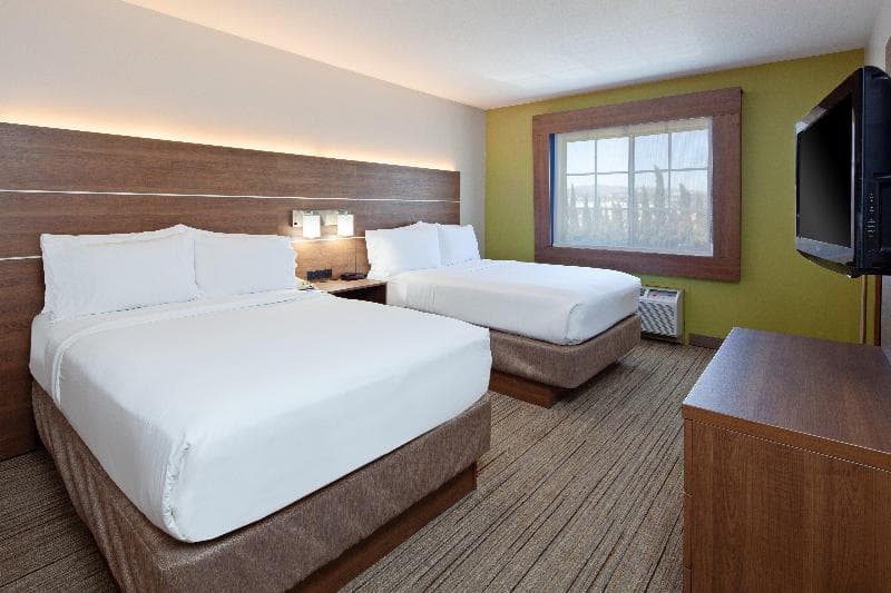 Holiday Inn Express & Suites San Diego-Escondido 3