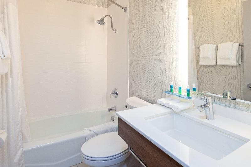 Holiday Inn Express & Suites San Diego-Escondido 5
