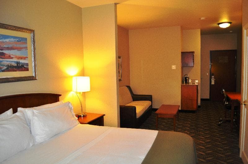 Holiday Inn Express West Sacramento - Capitol Area photo 1
