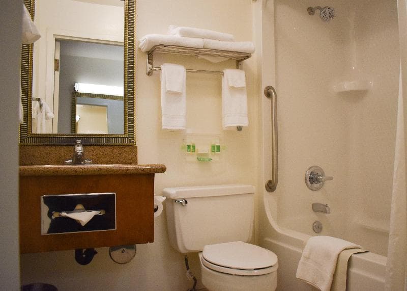 Holiday Inn Redding 2