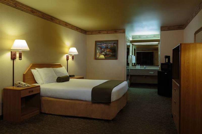 The Redwood Fortuna Riverwalk Hotel 5