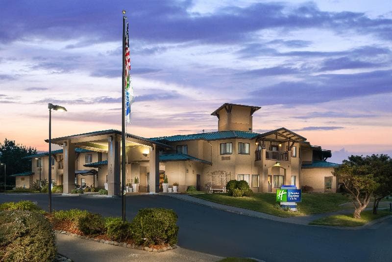 Holiday Inn Express & Suites Arcata/Eureka-Airport Area 2
