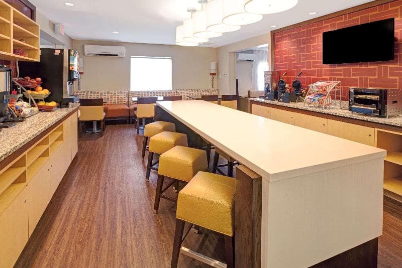 Mainstay Suites Northbrook Wheeling 5