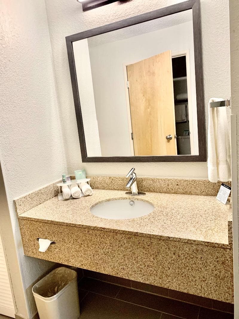 Best Western Oswego Hotel 4