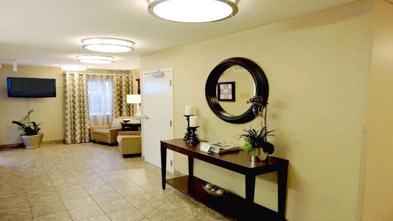Sonesta Simply Suites Chicago Waukegan 2
