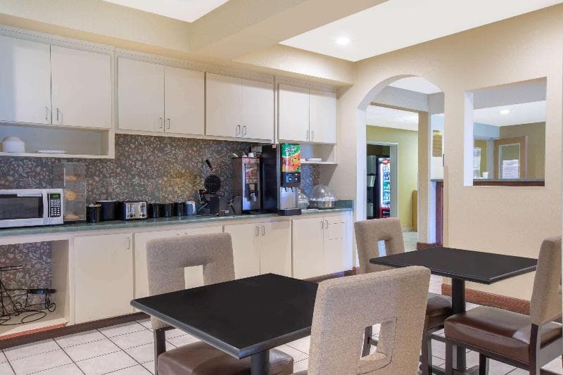 Ramada Limited Redding 3