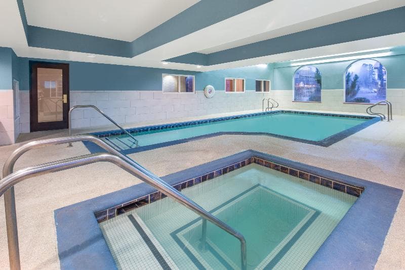 Holiday Inn Express & Suites Bishop 3