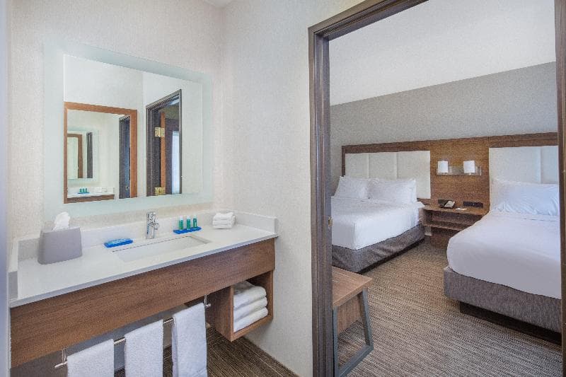 Holiday Inn Express & Suites Bishop 4