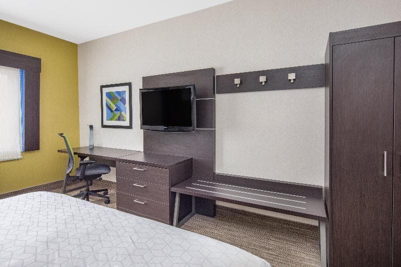Holiday Inn Express & Suites Bishop 5