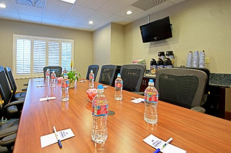 Holiday Inn Express & Suites Tucson photo 1