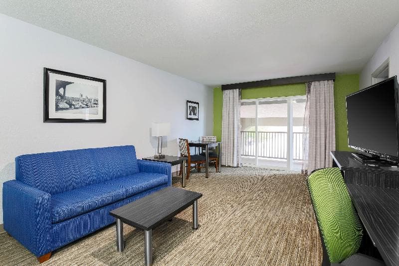 Holiday Inn Express Lancaster 3