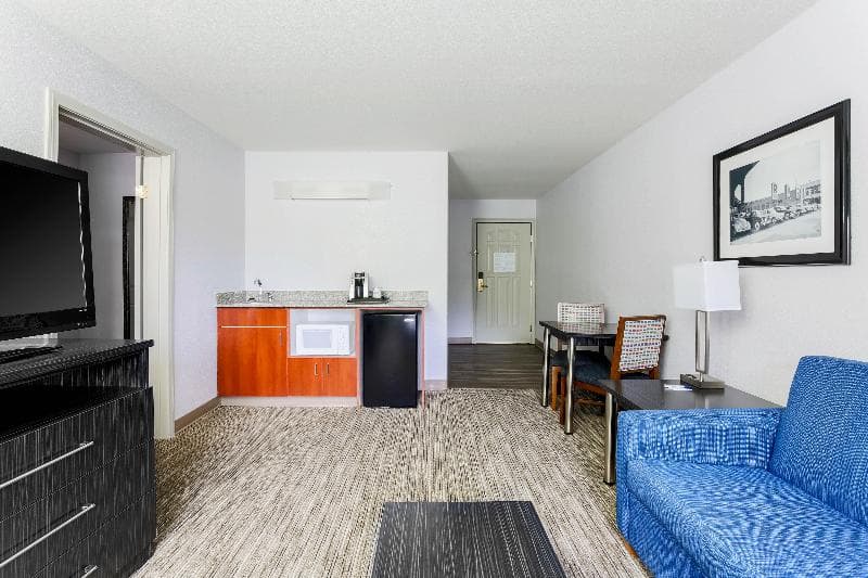 Holiday Inn Express Lancaster 5