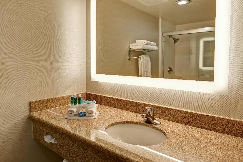 Holiday Inn Express Newport Beach 3