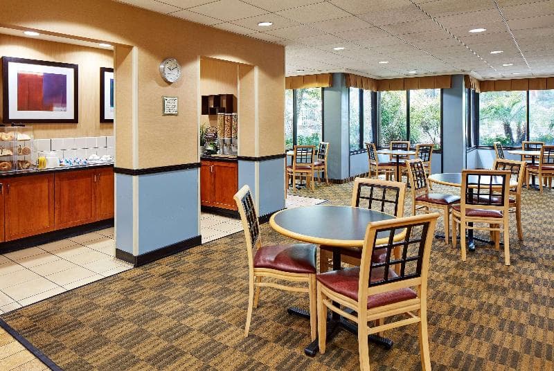 La Quinta Inn & Suites by Wyndham Thousand Oaks-Newbury Park photo 1
