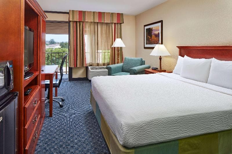 La Quinta Inn & Suites by Wyndham Thousand Oaks-Newbury Park 4
