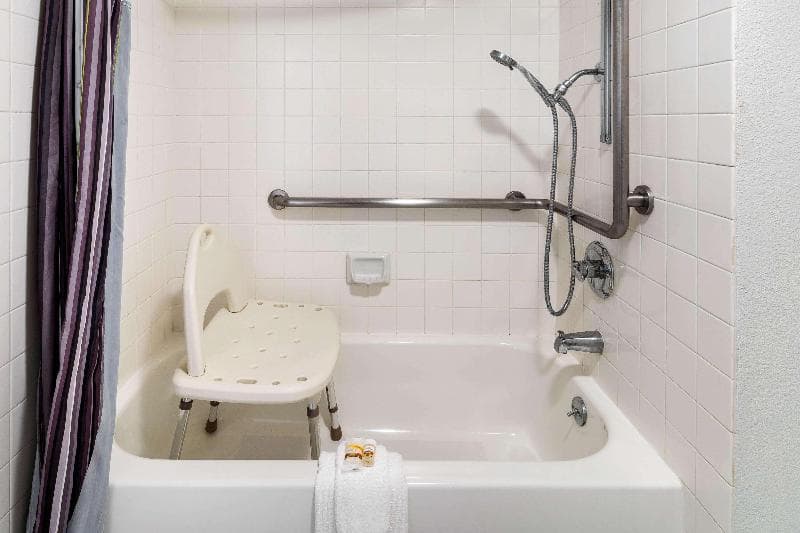 La Quinta Inn & Suites by Wyndham Thousand Oaks-Newbury Park 3