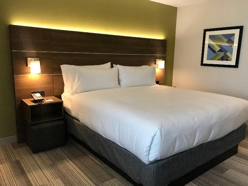 Holiday Inn Express & Suites Pasadena - Los Angeles 3