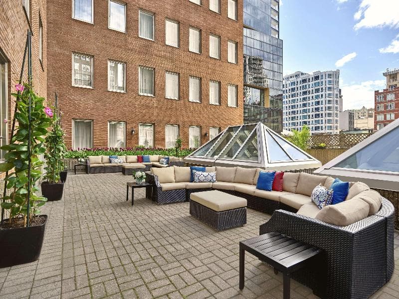 Vogue Hotel Montreal Downtown, Curio Collection By Hilton 5