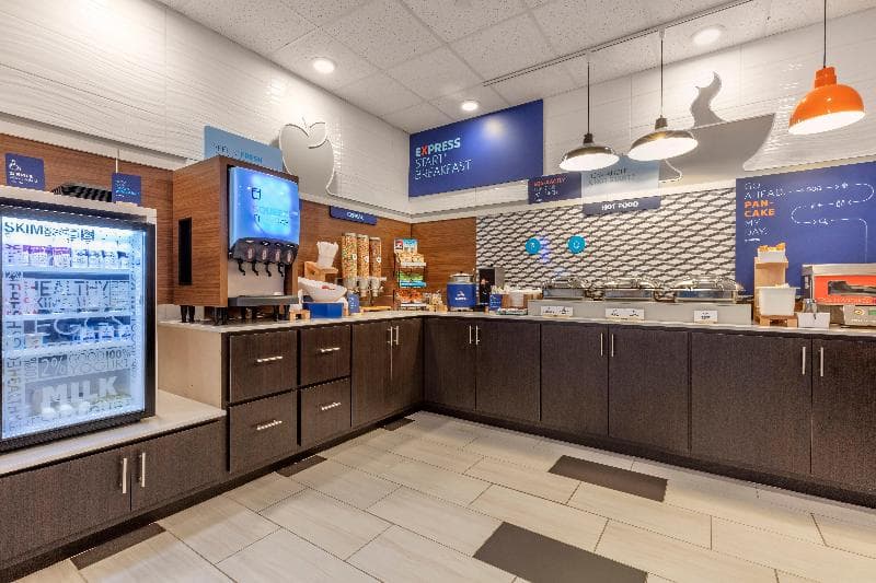 Holiday Inn Express Metropolis 4