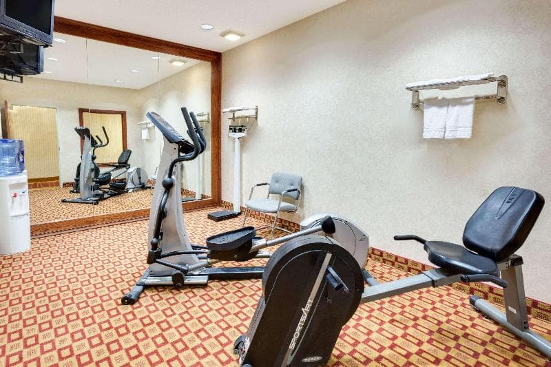 Super 8 By Wyndham Freeport photo 1