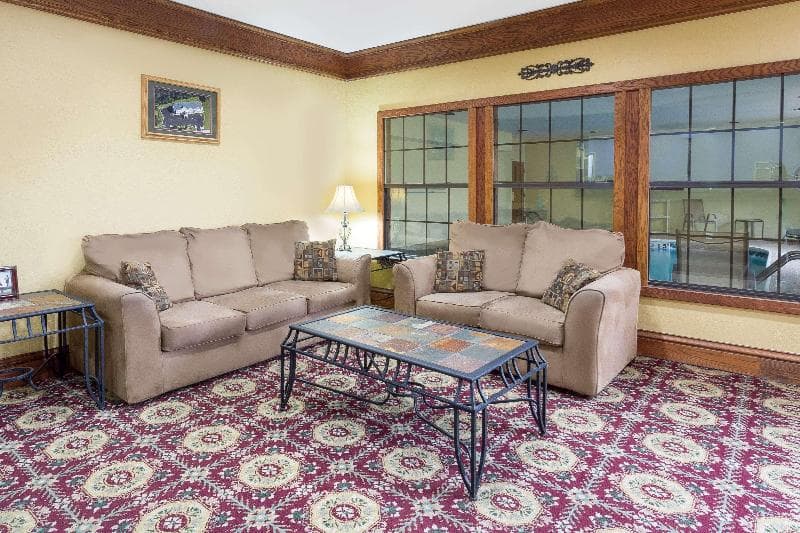 Super 8 By Wyndham Freeport 5