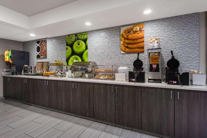 La Quinta Inn & Suites by Wyndham Effingham 2