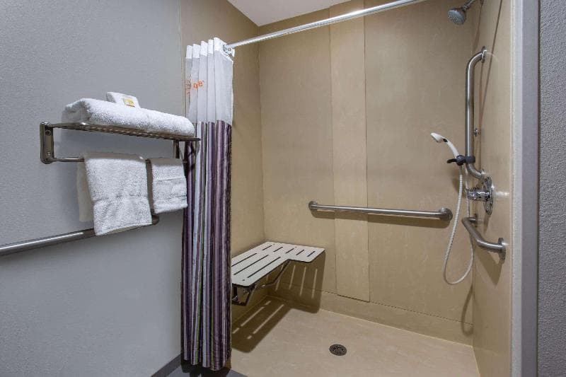 La Quinta Inn & Suites by Wyndham Effingham 3