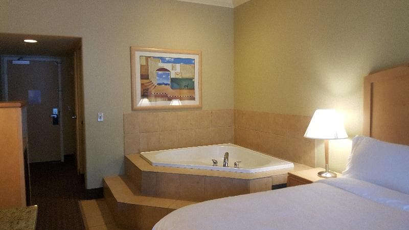 Holiday Inn Express & Suites Vacaville 3