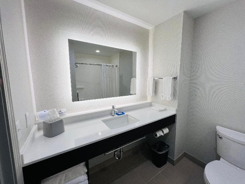 Holiday Inn Express & Suites Salinas 4