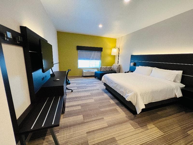 Holiday Inn Express & Suites Salinas 5