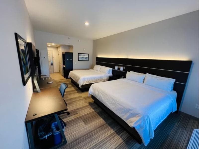 Holiday Inn Express & Suites Salinas photo 1