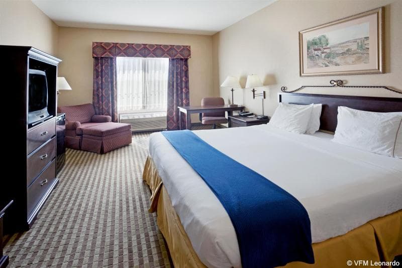 Holiday Inn Express & Suites Marina - State Beach Area 5