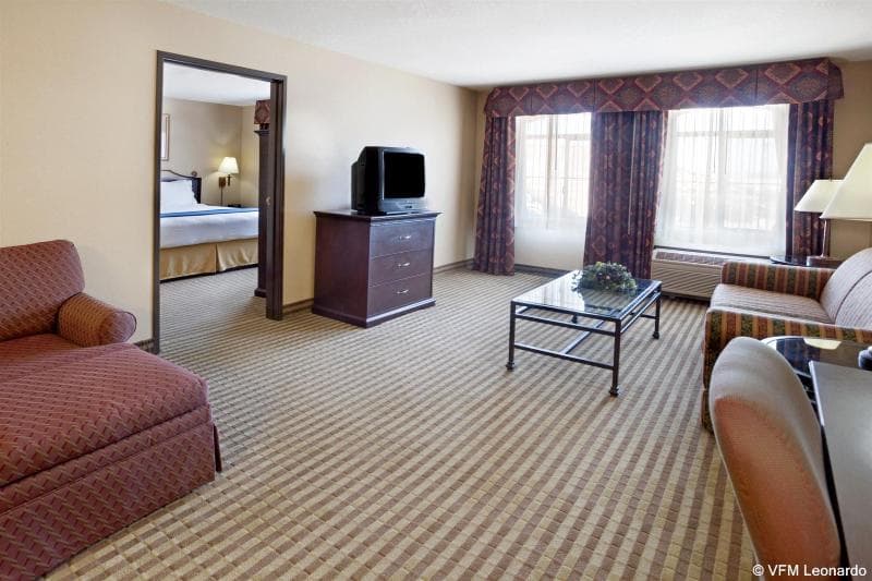 Holiday Inn Express & Suites Marina - State Beach Area 4