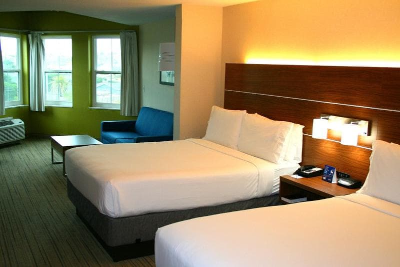 Holiday Inn Express & Suites Marina - State Beach Area 3