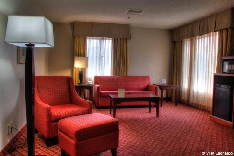 Vinland Hotel And Lounge 5