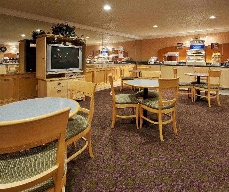 Holiday Inn Express Union City (San Jose) 3