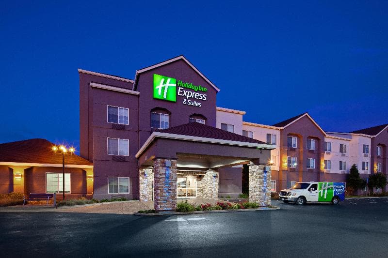 Holiday Inn Express & Suites Oakland-Airport 4