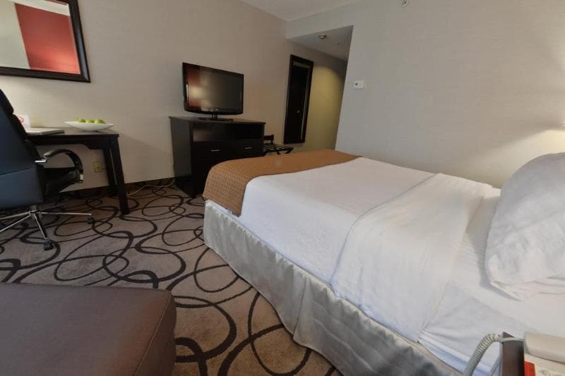 Holiday Inn Montreal Centreville Downtown 4