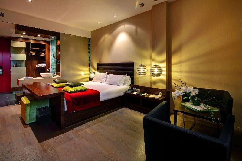 Olivia Plaza Hotel 4
