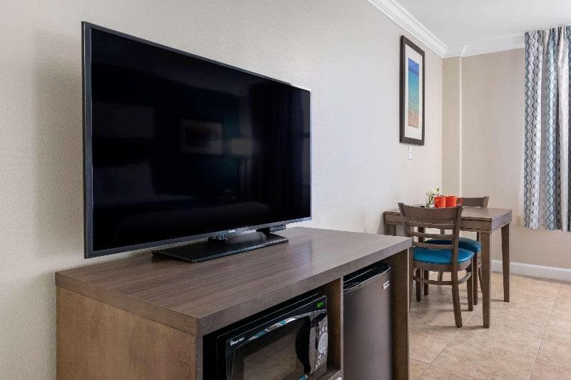 Comfort Inn And Suites Daytona Beach Oceanfront 4