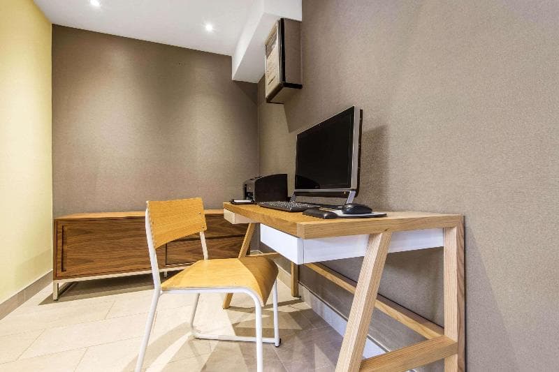Quality Inn Airport West photo 1