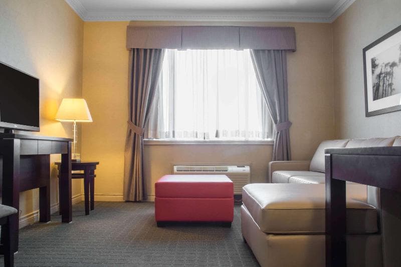 TownePlace Suites by Marriott Toronto Oakville 4