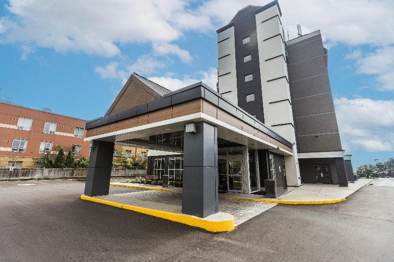 Holiday Inn Express Toronto-North York 2