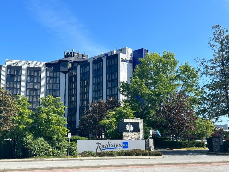 Radisson Blu Vancouver Airport main