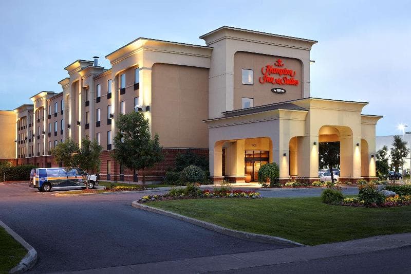 Hampton Inn & Suites by Hilton Montreal-Dorval photo 1