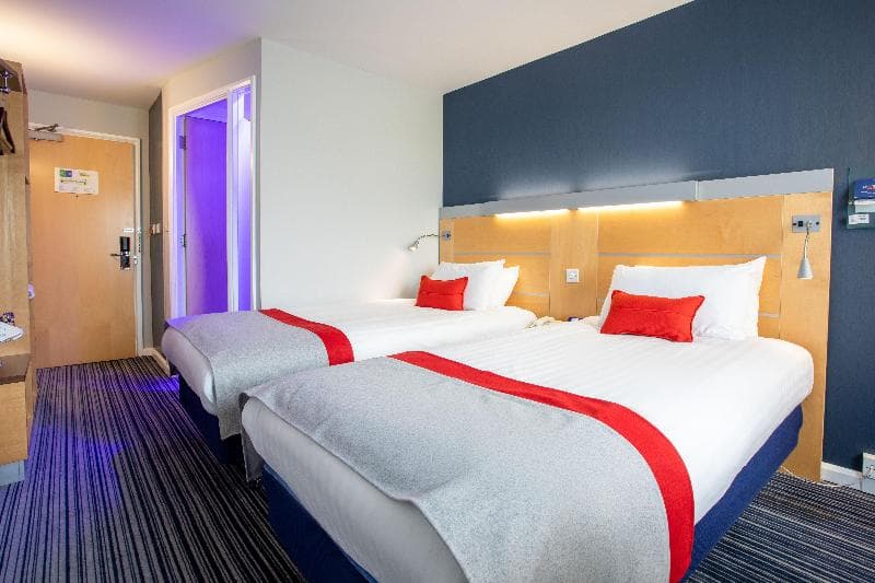 Holiday Inn Express Dunfermline 4
