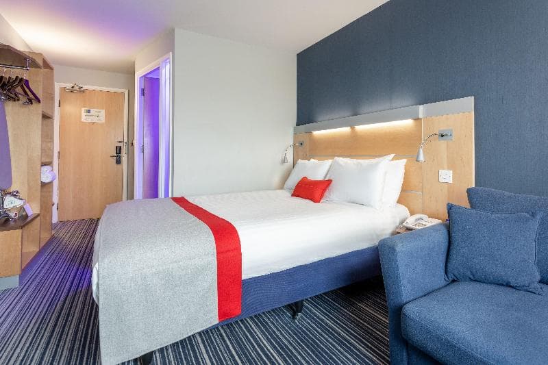 Holiday Inn Express Dunfermline 5